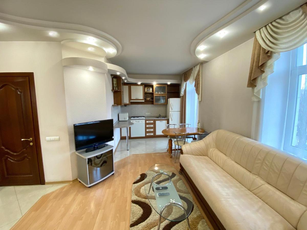 видові з джакузі в самому центрі Apartment