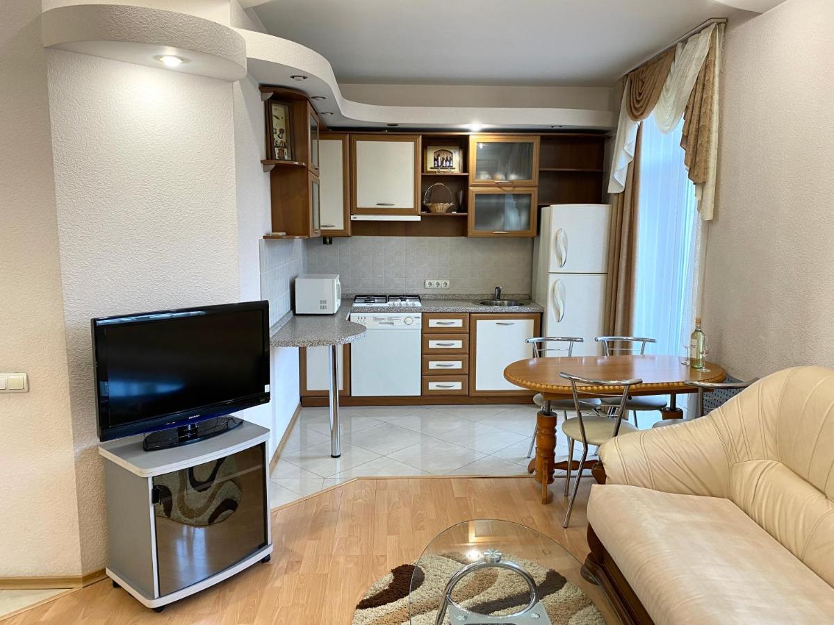 видові з джакузі в самому центрі Apartment *